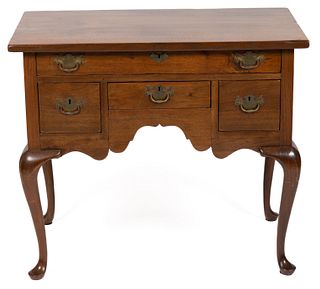 QUEEN ANNE-STYLE WALNUT DRESSING TABLE