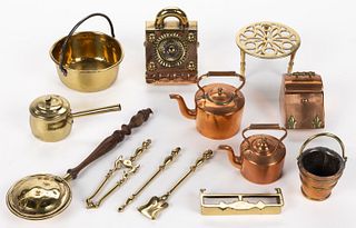 ASSORTED MINIATURE BRASS AND COPPER HEARTH ARTICLES, LOT OF 13