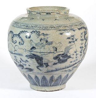 CHINESE EXPORT PORCELAIN BLUE AND WHITE JAR