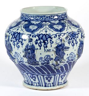 CHINESE EXPORT PORCELAIN BLUE AND WHITE JAR