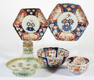 CHINESE / JAPANESE PORCELAIN ARTICLES, LOT OF SIX