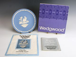 WEDGWOOD QUEEN MOTHER SILVER JUBILEE 1977 PLATE IN BOX