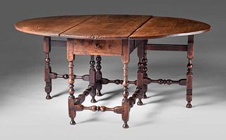 Very Fine and Rare William and Mary Maple Gateleg Dining Table in Early Surface