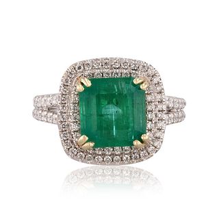 18KT White Gold Ring with Emerald and Diamond