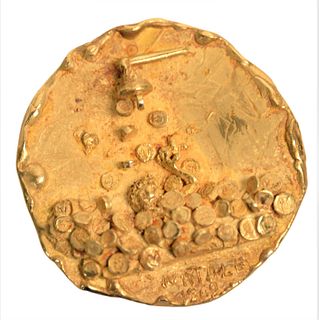 One 18 Karat Yellow Gold Medallion