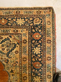 Oriental Rug w Tight Knots & Centeral Medalion