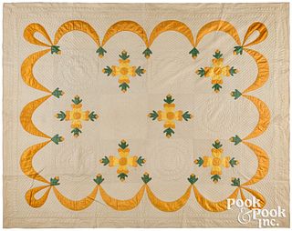 Appliqué floral quilt, early to mid 20th c.