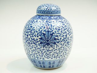CHINESE BLUE AND WHITE 'LOTUS' JAR