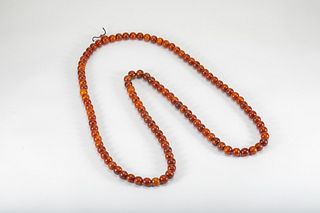 A Qing Dynasty Amber Necklace