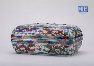 A WUCAI RECTANGULAR 'DRAGON' BOX AND COVER MING DYNASTY (1522-1566)