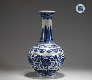 A Chinese Blue and White Porcelain Vase, Shangping