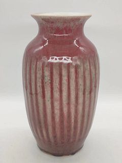 A Red glazed porcelain vase with vertical stripes - Qing Dynasty