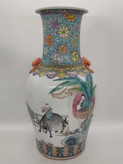 A Famille Rose Figure Porcelain Vase - Qing Dynasty