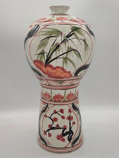 A Famille Rose "Four Seasons Flowers" Porcelain Vase - Ming Dynasty