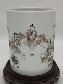 Famille Rose brush pot depicting a story of figures, Qing Dynasty.