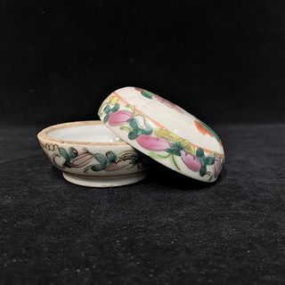 A Famille Rose Porcelain Box W/ Cover-Qing Dynasty