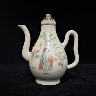 A Chinese Famille Rose Porcelain Tea Pot -Qing Dynasty
