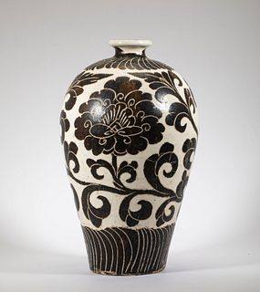 A Chinese CIZHOU kiln Vase with Peony Scroll
