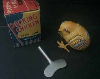 TIN LITHO WINDUP CHICK WITH ORIG BOX WORKS!