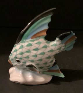 SIGNED HEREND FISHENT GREEN FISH FIGURINEwith 24k gold accents