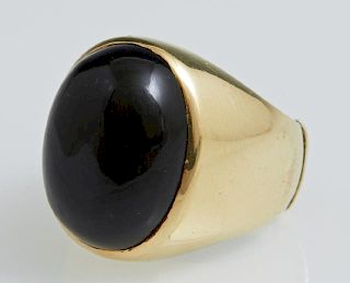 Man's 18K Yellow Gold Dinner Ring, with a large ov