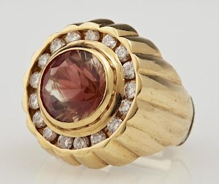 Man's 18K Yellow Gold Dinner Ring, with a round 12
