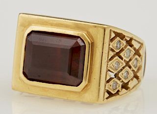 Man's 18K Yellow Gold Dinner Ring, mounted with an