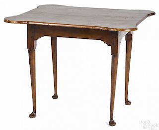 New England Queen Anne maple porringer top tea table, ca. 1765, 26 1/4'' h., 34'' w., 28 3/4'' d.