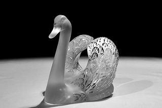 Lalique Crystal 'Swan Head Up' Figurine