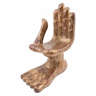 PEDRO FRIEDEBERG, Silla mano pie, Firmada en la base, Escultura en madera y hoja de oro, 70 x 40 x 53 cm, Con certificado