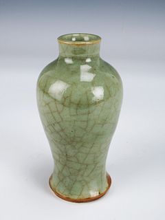 SMALL ANTIQUE CHINESE CELADON VASE