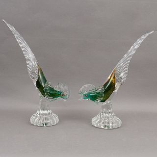 PAR DE FAISANES ITALIA SIGLO XX Elaborados en cristal de Murano Acabado sommerso en color verde 42 cm de altura Detalles...