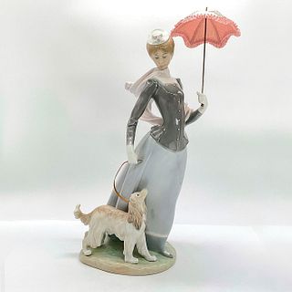 Lady With Shawl 1004914 - Lladro Porcelain Figurine