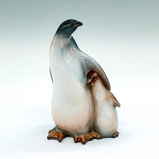 Royal Doulton Figurine, King Penguin and Chick HN297