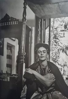 Lola Alvarez Bravo, Frida with arms crossed, 1945