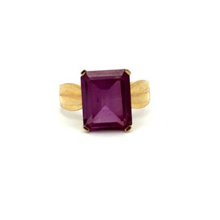 14k yellow Gold Ring with Amethyst