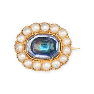 AN ANTIQUE SAPPHIRE AND DIAMOND BROOCH / PENDANT in 18ct yellow gold, set with an octagonal step ...