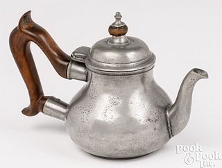 English pewter single cup teapot, mid 18th c.