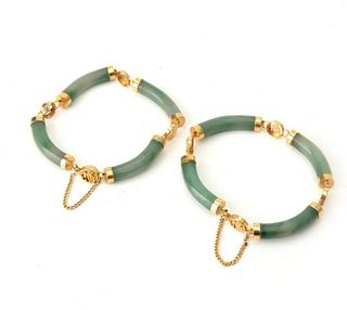 A pair of jade bracelets