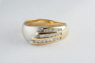Natural diamonds 18K ring