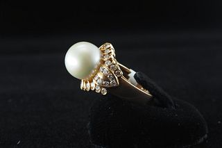 Cultered pearl and diamond 18K ring