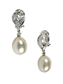 Pair of cultured pearl and diamond 18K earring