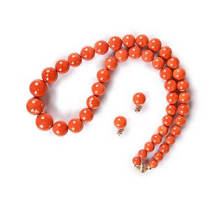 A set of  coral beads necklace & earring,report