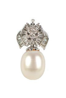 Cultured south sea pearl and diamond 18K pendant