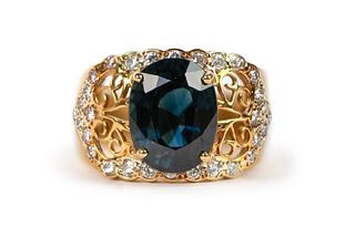 4.75 carats blue sapphire and diamond 18K ring