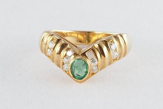 Natural emerald and diamond 18K ring