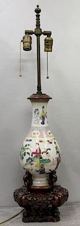 Fine Quality Enamel Decorated Porcelain Lamp On