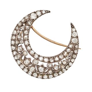 AN ANTIQUE DIAMOND CRESCENT MOON BROOCH in yellow gold and silver, the crescent moon set througho...