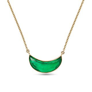 AN EMERALD CRESCENT MOON PENDANT NECKLACE in 18ct yellow gold, the pendant set with a crescent sh...