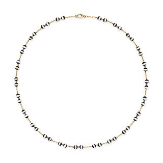 A BANDED AGATE BEAD NECKLACE in 18ct yellow gold, set with polished banded agate beads, no assay ...